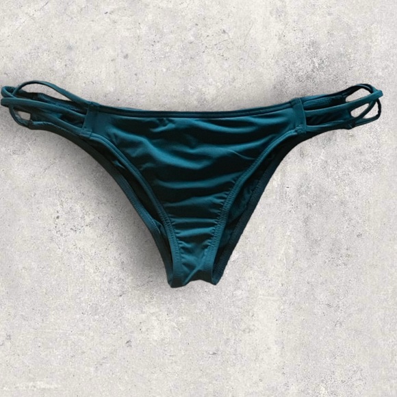 NWT Beautiful XL O’Neill Swimsuit Emerald Green Straps New Condition. Swimwear! - Picture 7 of 7